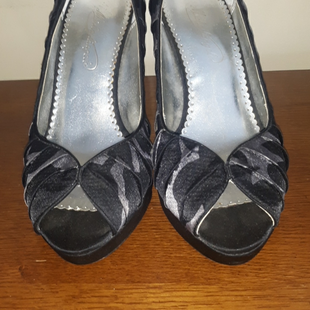 Michaelangelo Heels - Picture 4 of 6